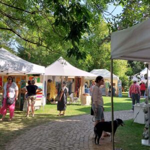 Marktgeschehen beim Kunsthandwerkermarkt im Odenwald